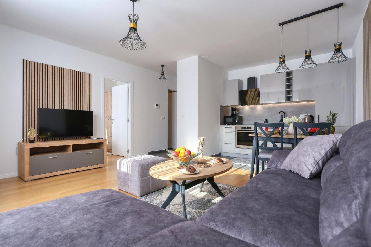 Apartments Perla With Free Parking Zadar Exterior photo