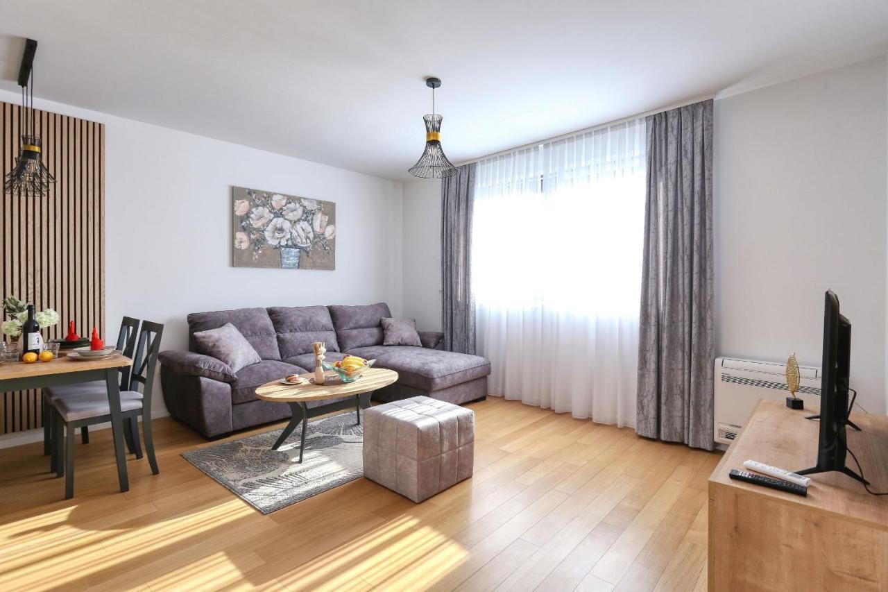 Apartments Perla With Free Parking Zadar Exterior photo